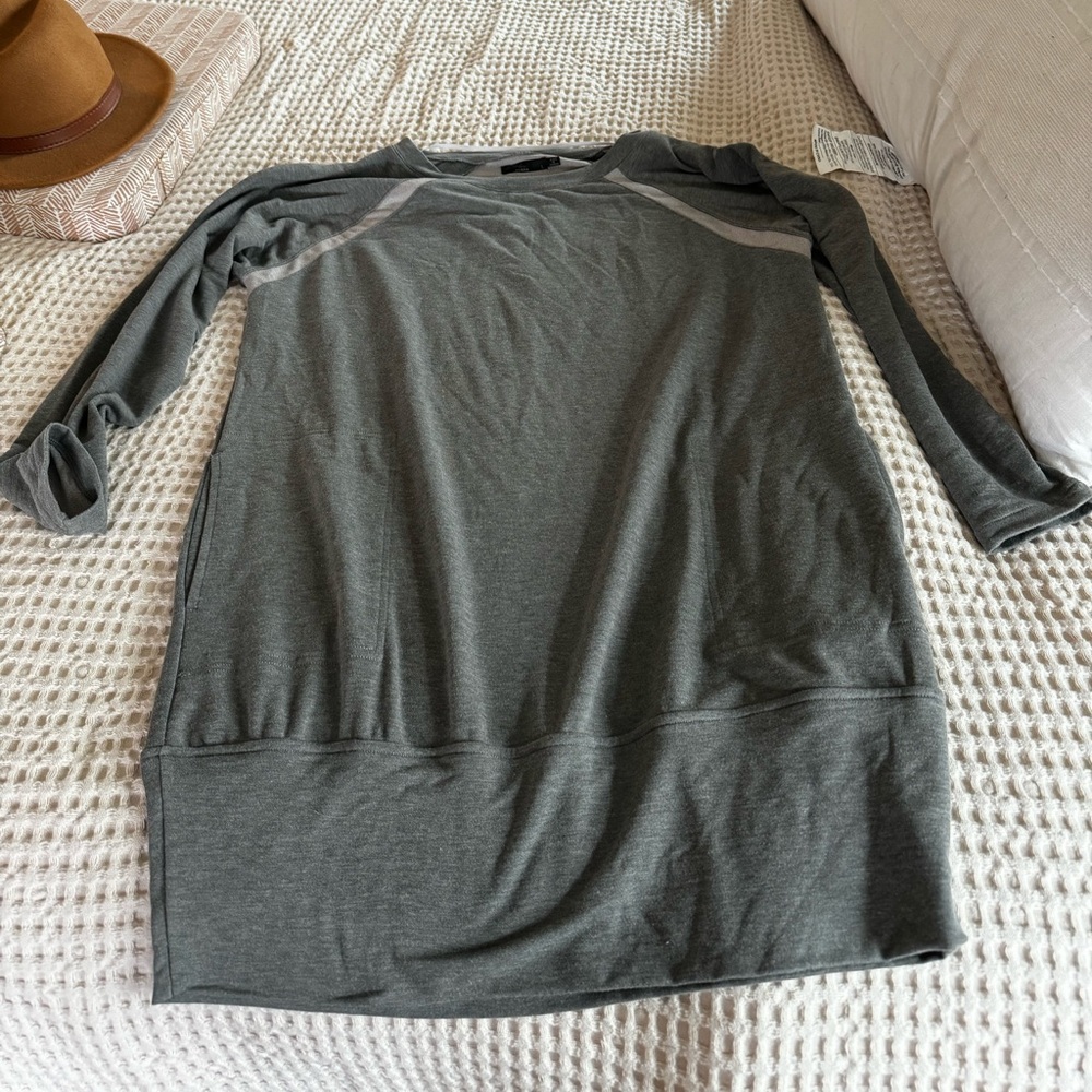 Pravana sweater dress/shirt-with pockets!